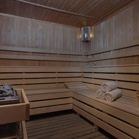 Lägenhetshotell Cornelia Deluxe 3*