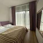 Cornelia Deluxe Lägenhetshotell Bansko