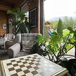 Lägenhetshotell Cornelia Deluxe 4*