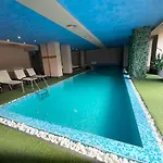 Lägenhetshotell Cornelia Deluxe 4*