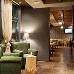 Cornelia Deluxe Lägenhetshotell 4*