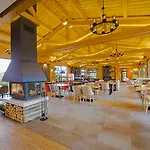 Lägenhetshotell Cornelia Deluxe 4*