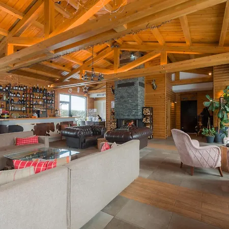 מלון דירות Cornelia Deluxe 4*